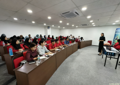 �Է���Ϊ�ţ���ְ�̳����������Ž�ʦ���������ǿ�չУ�ʽ���